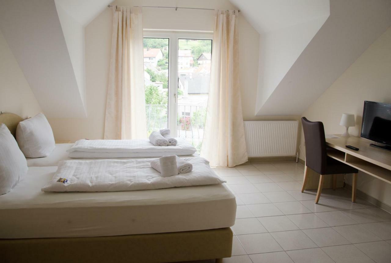 Kraichtaler Hof Hotell Eksteriør bilde